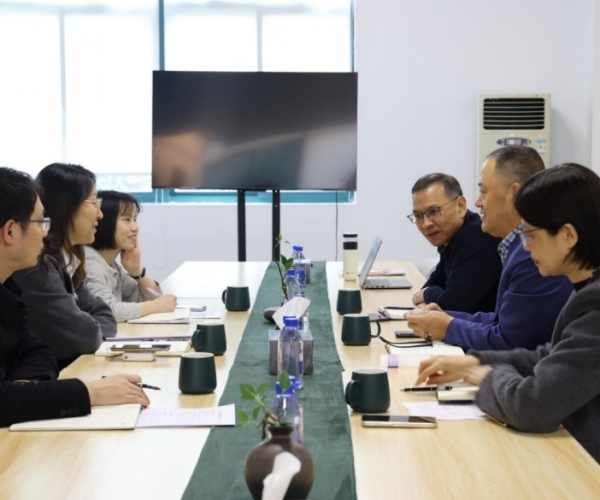 体贴眷注落实处，，，，，，政企同心营生长